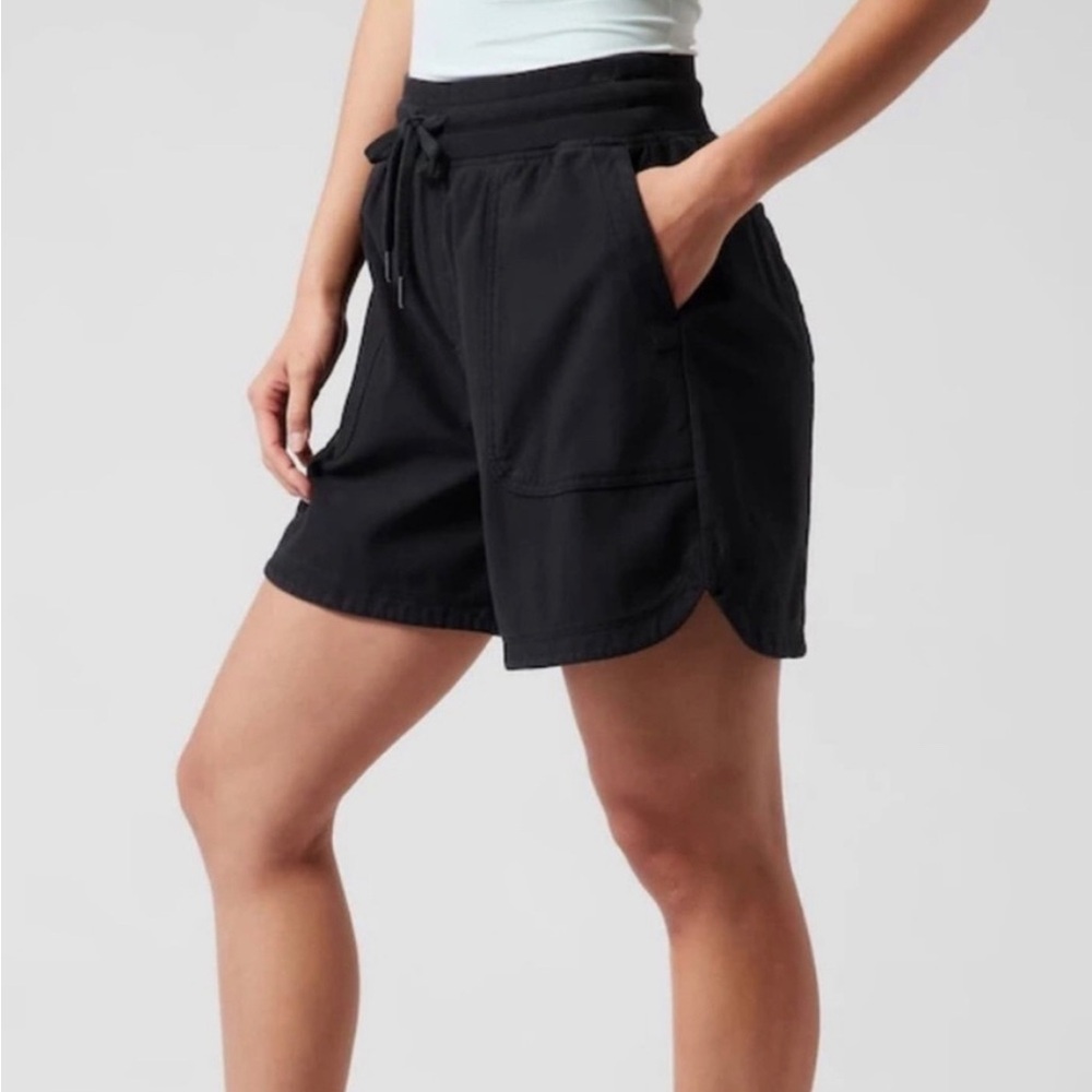 NWOT - Athleta Farallon Midi Shorts